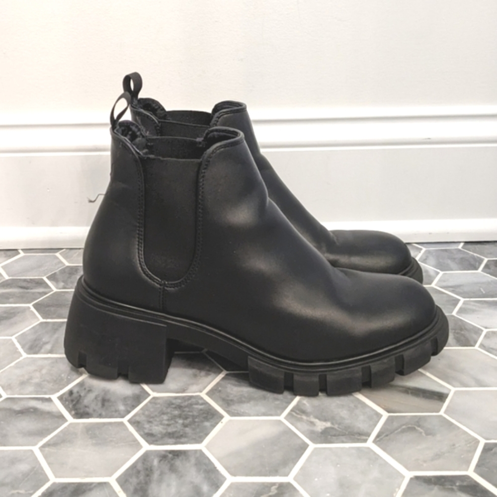 Steve Madden Black Faux Vegan Leather Howler Chunky Y2K Platform Boots - Picture 1 of 11